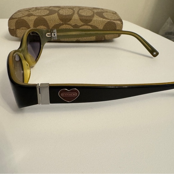 Coach Vintage 2003 Luci S422 Sunglasses in Black with hard case and cloth main image 5